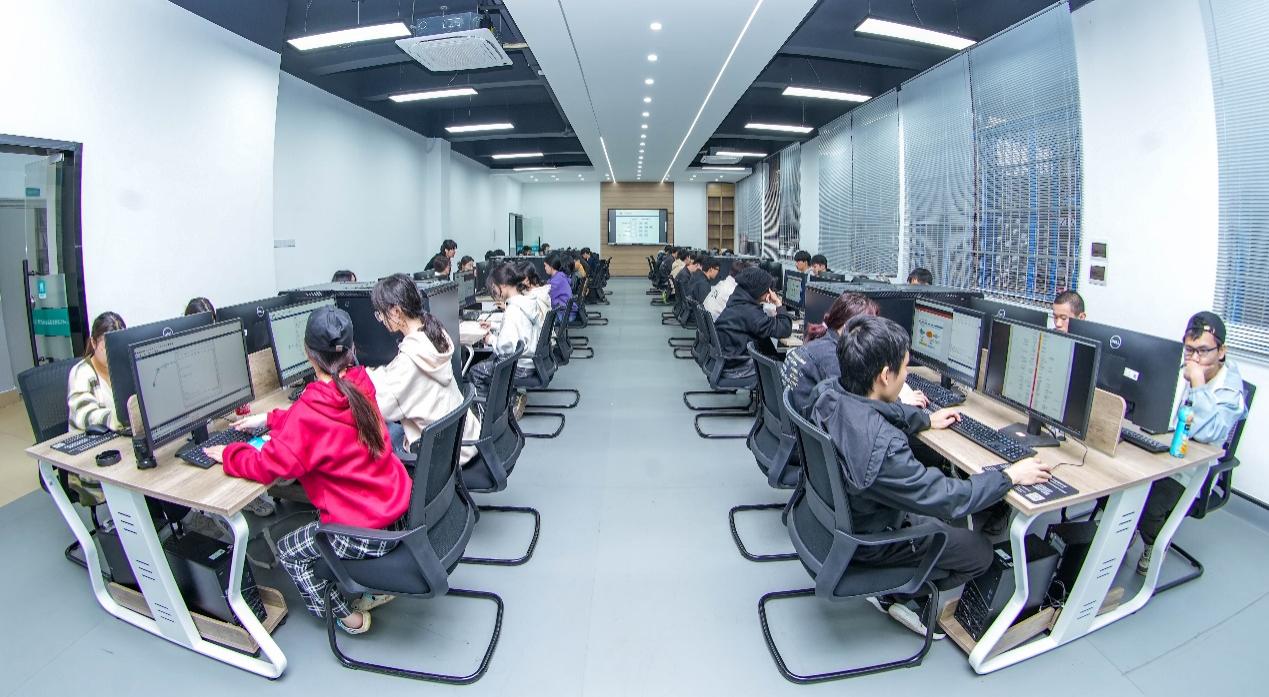 守正創(chuàng)新筑匠心，勇毅前行強(qiáng)技能——2023年廣西職業(yè)院校技能大賽高職組《Web應(yīng)用軟件開發(fā)》賽項(xiàng)成功舉辦